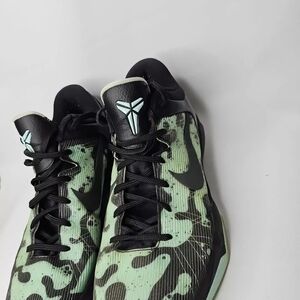 Kobe Nike Men's Green and Black Basketball Shoes Size 11.5